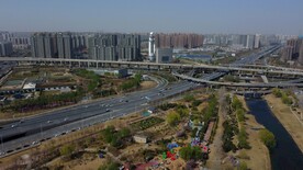 航拍郑州城市公园春天