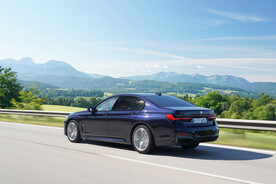 老款7系尾部大图素材