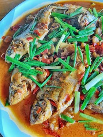 葱烧小鲫鱼