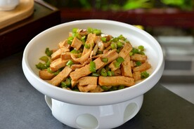 鲜椒花肉炒香干