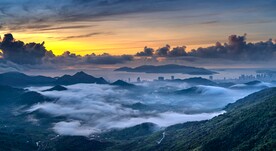 黄昏下的山水之城