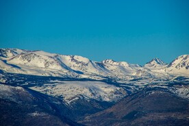 山峦山峰高山蓝天高清图片