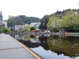 遵义市区湘江河外景