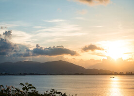 远山天空背景