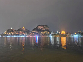 远山夜景