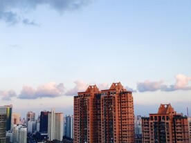 温馨治愈都市云彩天空