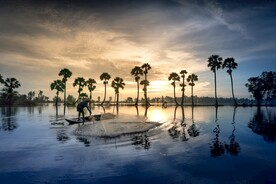 湖畔黄昏