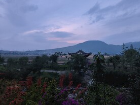 傍晚古镇山水