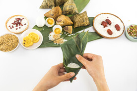 包粽子