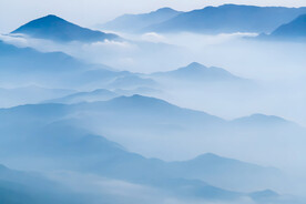 山脉云层