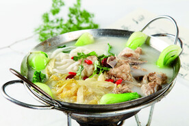 锅仔酸菜排骨 