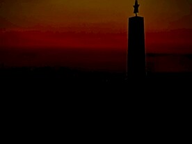夕阳下的碑