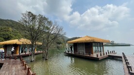 依山傍水