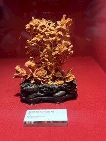 红珊瑚花鸟盖瓶