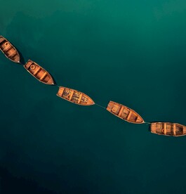 湖中小船