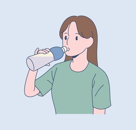 卡通喝水
