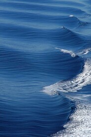 深蓝色海洋