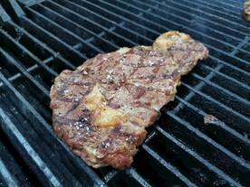炭烤牛肉美食