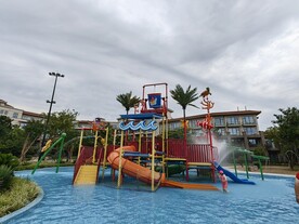 水上滑梯