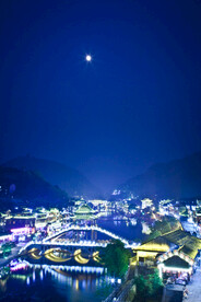 凤凰古镇夜景  