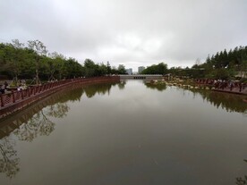 湖面倒影