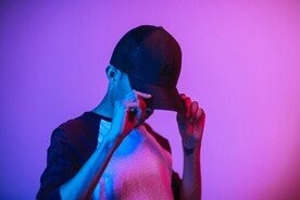 潮流 戴帽人物