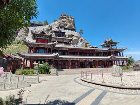 山顶古建筑