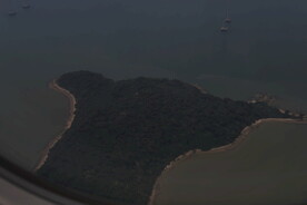 飞机上俯瞰海岛