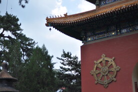 寺庙的红墙