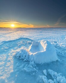 日出雪景