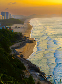 海浪拍岸