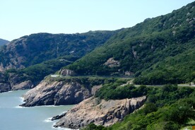 海浪拍岸