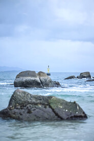 海浪拍岸