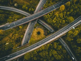 城市里的公路大桥