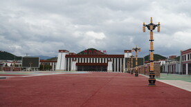 香格里拉火车站广场