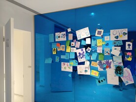 蓝色便利贴留言墙