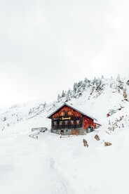雪山上的房子