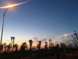 傍晚的路灯