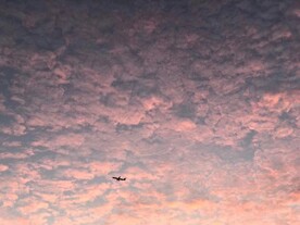 晚霞中红云