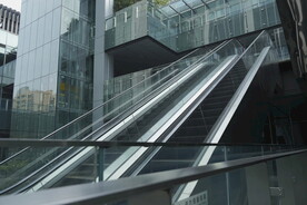 现代城市扶梯
