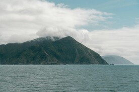 海边山峰