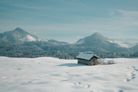 雪山中的小屋