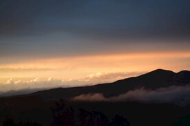 彩霞山脉风景