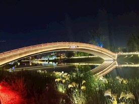 运河沿岸夜景