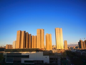 晚霞 城市 蓝天白云 雪山