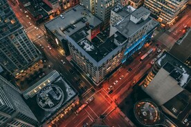 鸟瞰城市道路和楼宇夜景