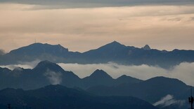 远山浮云