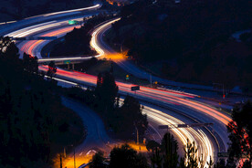 夜晚城市道路