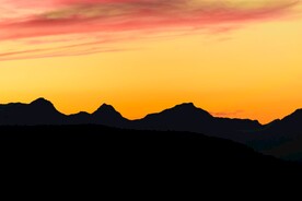 彩霞山脉风景