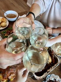 聚餐 碰杯 红酒 葡萄酒 